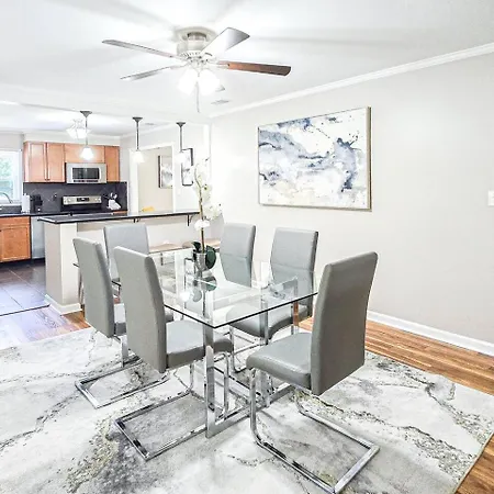 3br | King+2q | 75”tv | Matthews Holiday home