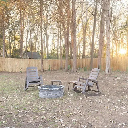 Ballantyne 3br House, Privateyard, Work Desk & 1 Gig Wi-fi Holiday home Charlotte