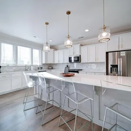 Luxury 4br Escape - Premium Modern Comfort Holiday home *