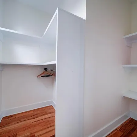 Luxe Townhome Rooftop Hot Tub Parking Holiday home Charlotte