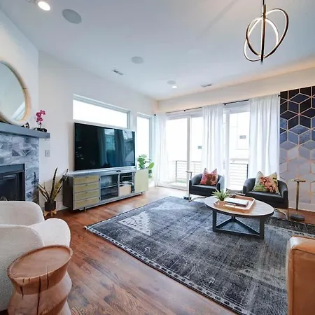 Modern Rooftop Townhome W Hot Tub & Skyline Views