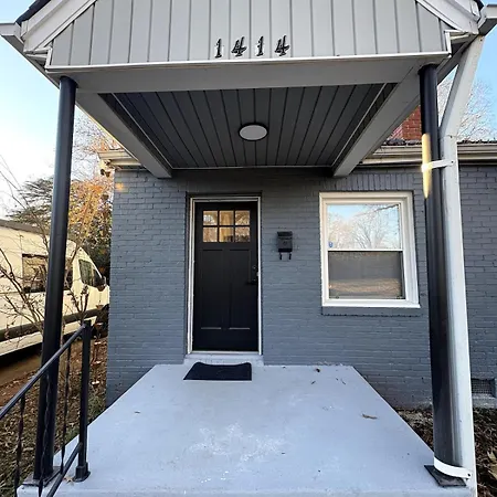 Charming Classic, Duplex With A Modern Twist Holiday home