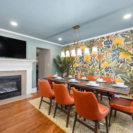 Pool Oasis With Hot Tub, Pickleball Court And Games Near Uptown *