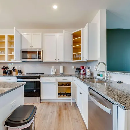 Holiday home 4br Townhouse King Bed Garage Northlake