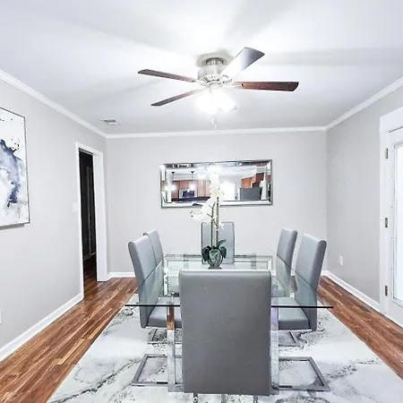 3br | King+2q | 75”tv | Matthews Holiday home *
