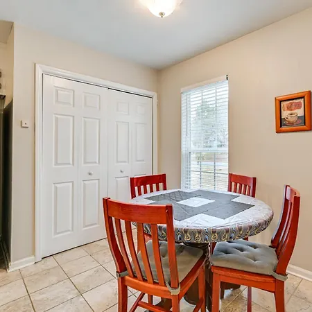 Cozy Family Retreat! In Suburbs *