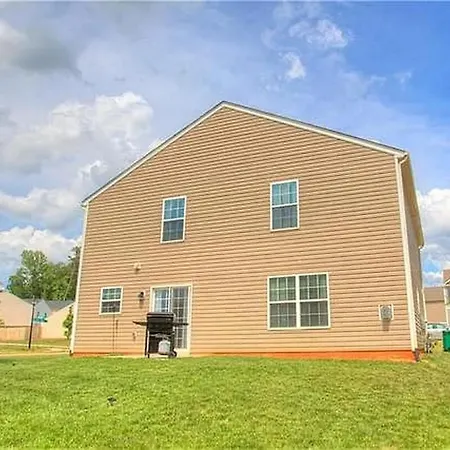 Modern 4 Bedroom Near Uptown * Charlotte