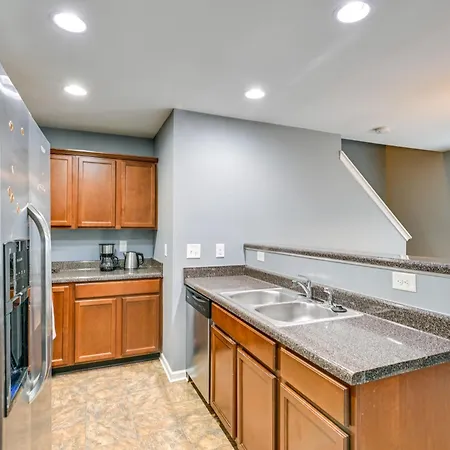 Pet-friendly Just Outside Downtown Charlotte! Holiday home