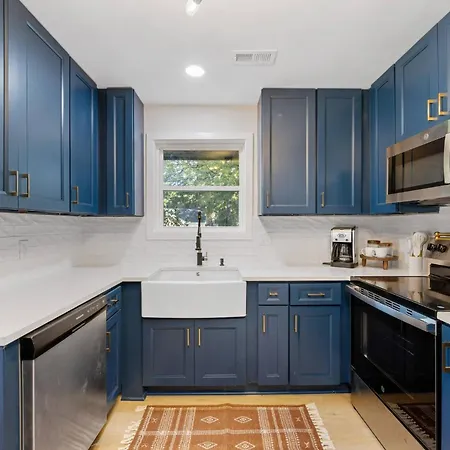*now Available!* Renovated Plaza Shamrock Duplex *