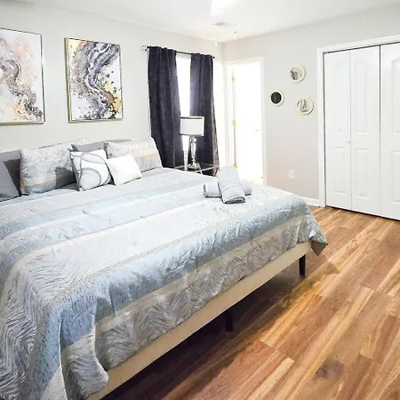 Holiday home 3br | King+2q | 75”tv | Matthews Charlotte