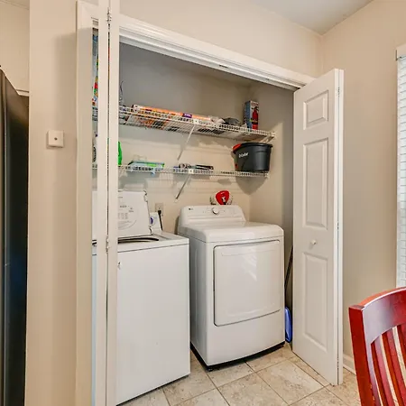 Holiday home Cozy Family Retreat! In Suburbs Charlotte