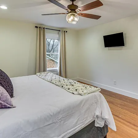 Holiday home Dog-friendly Yard, 5 Mi To Uptown: