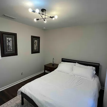 Spacious 4 Bedroom House In Area Close To Pnc Pavilion Holiday home Charlotte