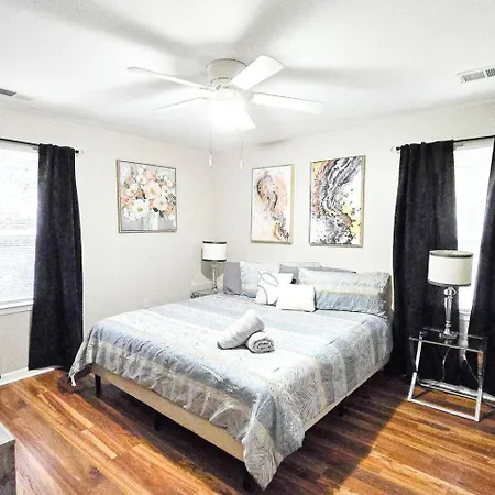3br | King+2q | 75”tv | Matthews Holiday home *