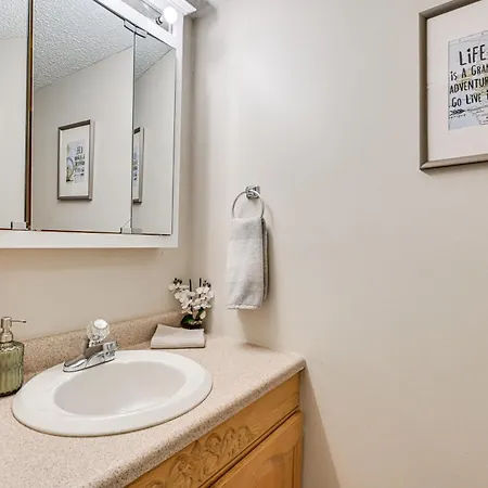Cozy Family Retreat! In Suburbs Holiday home *