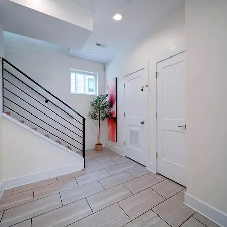 Luxe Townhome Rooftop Hot Tub Parking * Charlotte