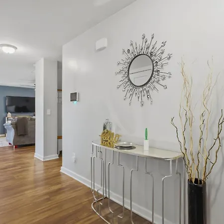 Spacious 4br Getaway With Fenced Yard Minutes Away From Clt Airport & Uptown Charlotte