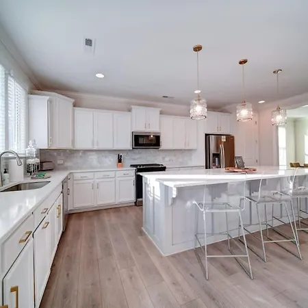 Luxury 4br Escape - Premium Modern Comfort Holiday home Charlotte