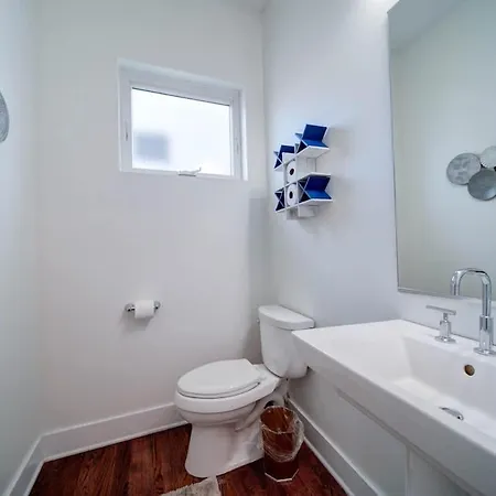 Holiday home Modern Rooftop Townhome W Hot Tub & Skyline Views *