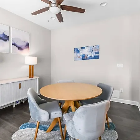 Spacious 3-bedroom With Workspace Near Uptown & Airport