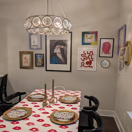 Holiday home Queen Castle - Rooftop, Garage, King Beds, Pet Friendly Charlotte