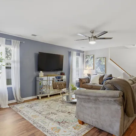 Holiday home Spacious 4br Getaway With Fenced Yard Minutes Away From Clt Airport & Uptown