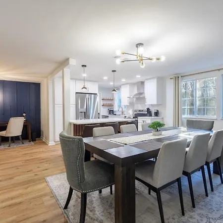 Ballantyne 3br House, Privateyard, Work Desk & 1 Gig Wi-fi * Charlotte