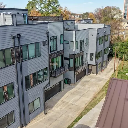 Luxe Townhome Rooftop Hot Tub Parking Holiday home