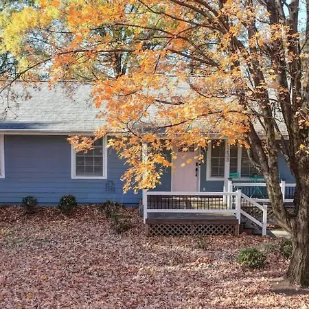 Stylish 4br - Modern & Bright Interior Holiday home