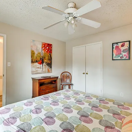 Cozy Family Retreat! In Suburbs *