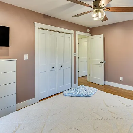 Dog-friendly Yard, 5 Mi To Uptown: *