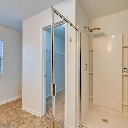 Pet-friendly Just Outside Downtown Charlotte! Holiday home *