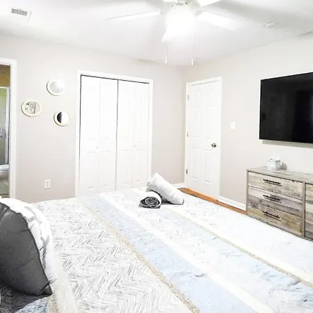 3br | King+2q | 75”tv | Matthews