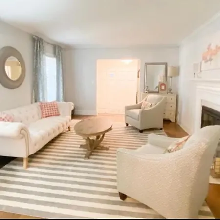 Holiday home Refined Retreat Charlotte