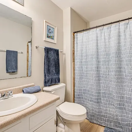 Cozy Family Retreat! In Suburbs *