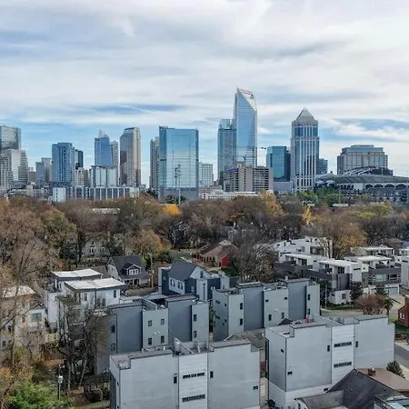 Holiday home Luxe Townhome Rooftop Hot Tub Parking Charlotte