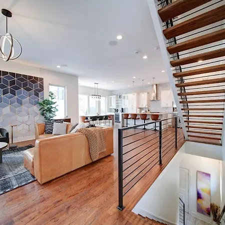 Modern Rooftop Townhome W Hot Tub & Skyline Views Holiday home *