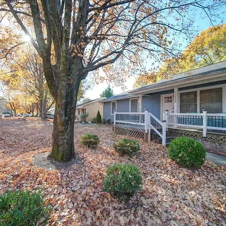 Holiday home Stylish 4br - Modern & Bright Interior Charlotte