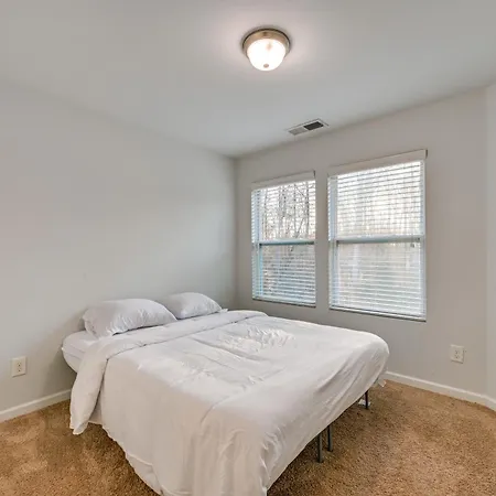 Pet-friendly Just Outside Downtown Charlotte! Charlotte