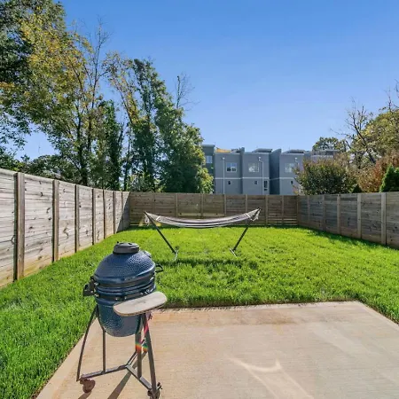 Modern 4-story 3-br Townhome With Rooftop Lounge *