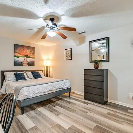 Cozy Family Retreat! In Suburbs *