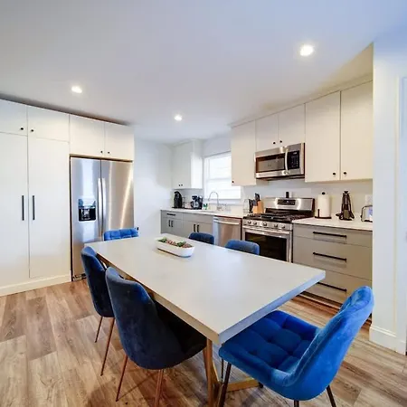 Stylish 4br - Modern & Bright Interior Holiday home