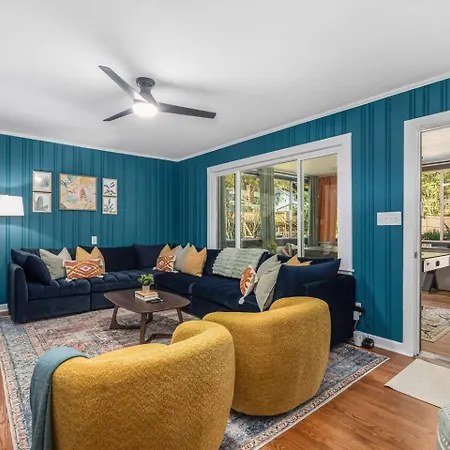 Pool Oasis With Hot Tub, Pickleball Court And Games Near Uptown Holiday home Charlotte