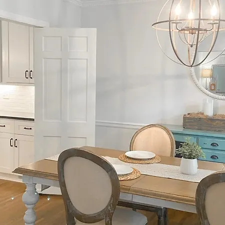 Holiday home Refined Retreat Charlotte