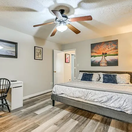 Holiday home Cozy Family Retreat! In Suburbs *