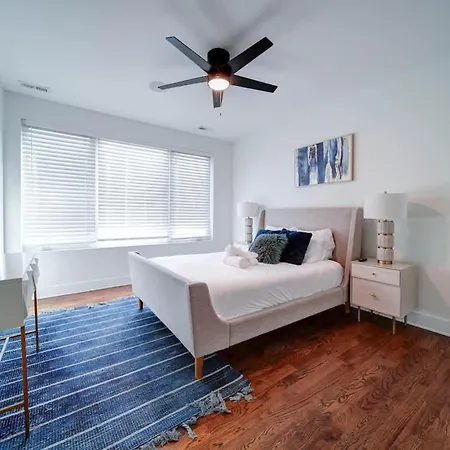 Modern Rooftop Townhome W Hot Tub & Skyline Views Holiday home *