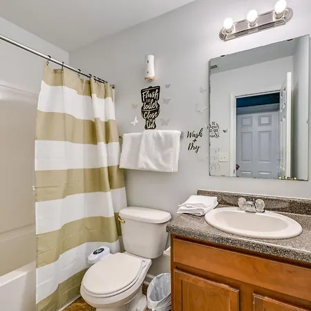 Pet-friendly Just Outside Downtown Charlotte!