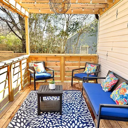 Hpthe Bungalowspectrumbojanglesfenced Yarddog Charlotte