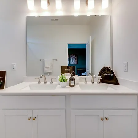 4br Townhouse King Bed Garage Northlake Charlotte