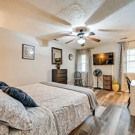 Holiday home Cozy Family Retreat! In Suburbs *